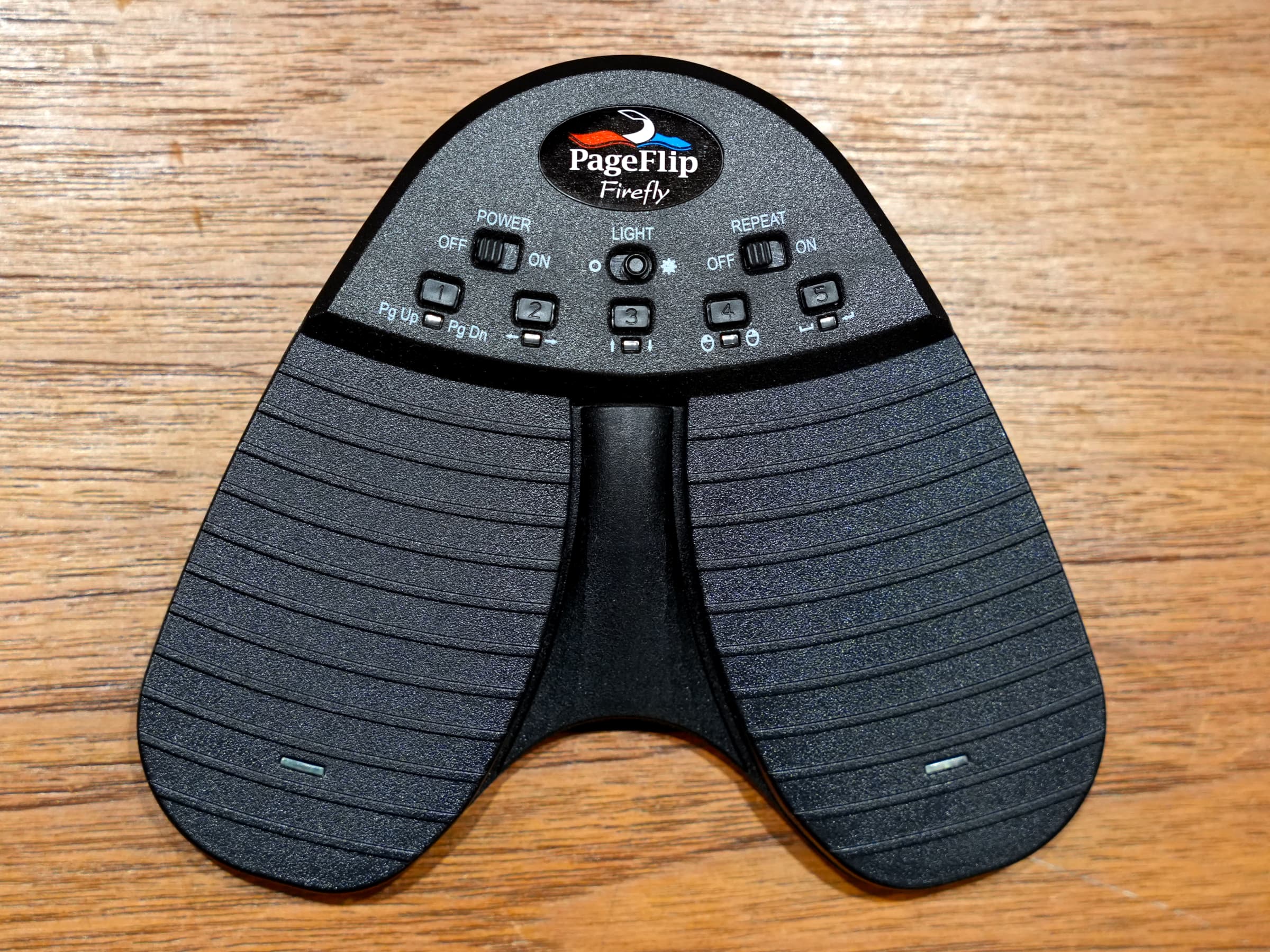 PageFlip Firefly, the best wireless Bluetooth page turner (foot pedal)